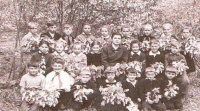 На фото: А.И. Батманова с учениками, 1967 год